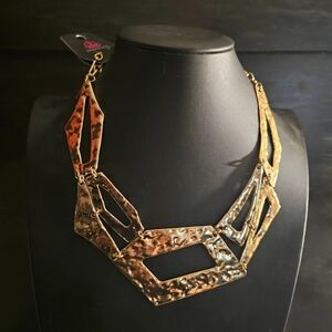 Elegant Gold Geometric Necklace